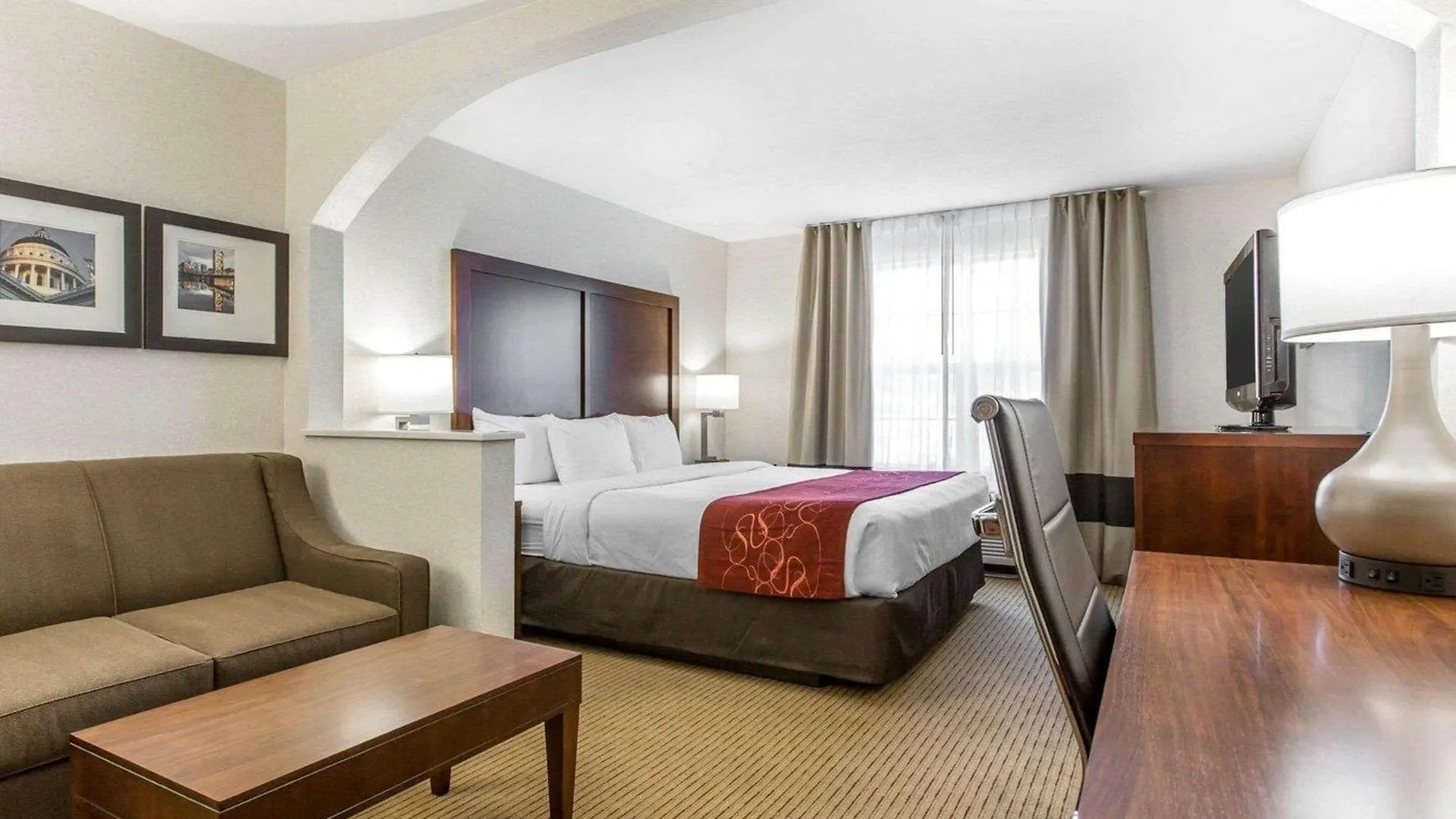 Comfort Suites Downtown Sacramento 3*,