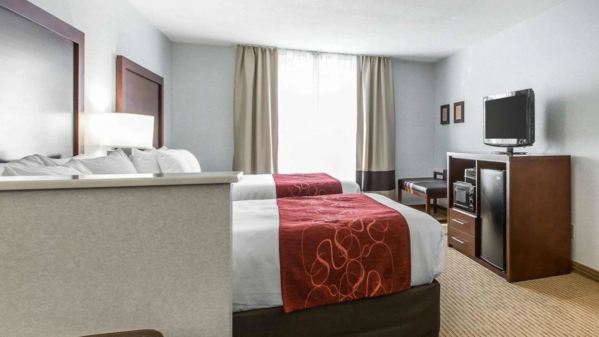 Comfort Suites Downtown Sacramento 3*,
